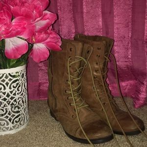 Combat brown real leather boots, lace and zip
